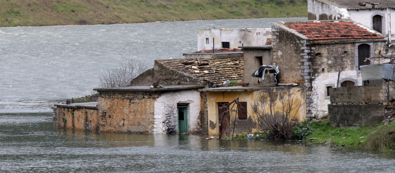 Σφεντύλι: Το κρητικό χωριό που βυθίζεται! (φωτό, βίντεο)